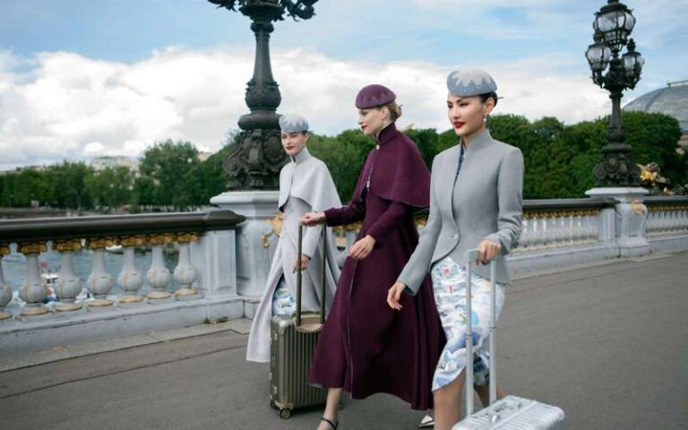 Los nuevos uniformes de diseñador de Hainan Airlines