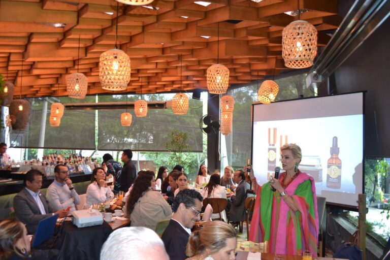 Juntas, logramos más: Networking Breakfast /Air Femme Magazine