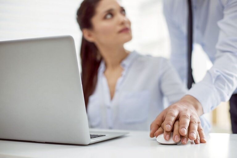 Cómo hacer frente al acoso laboral y sexual en las empresas