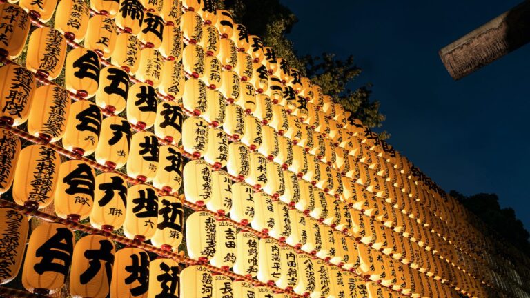 Así se vive la tradición del Día de muertos en diferentes culturas
