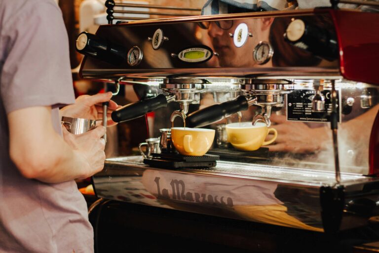 El Manifiesto del Viajero 2026: Del Frío Ártico al Calor de un Espresso Perfecto