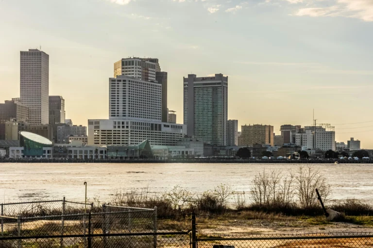New Orleans: Una Arquitectura del Destino entre el Jazz y el Lujo