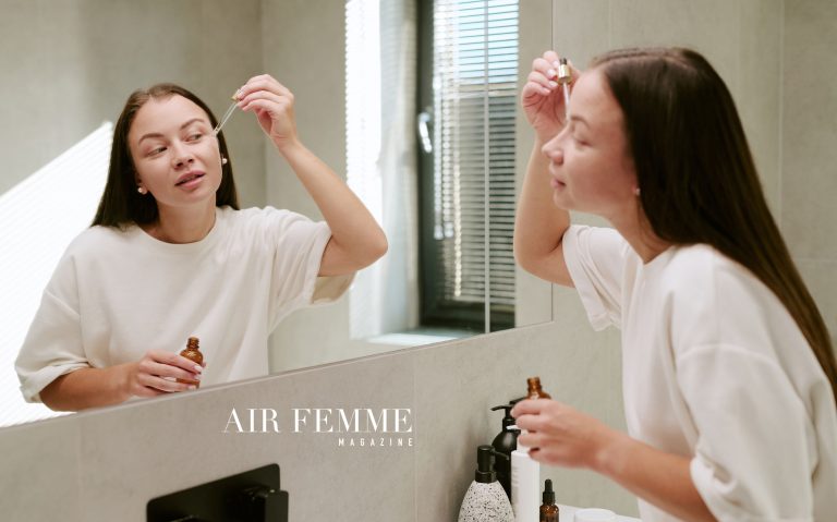 Esta es la rutina de skincare para un vuelo largo
